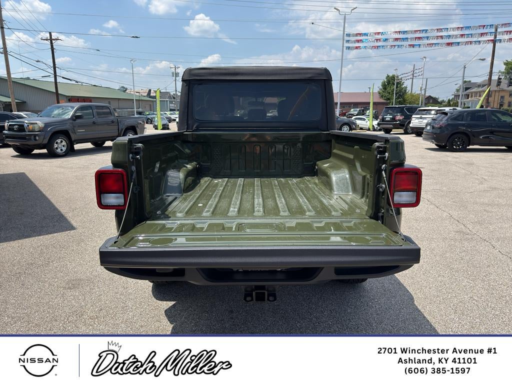 2022 Jeep Gladiator Willys Sport