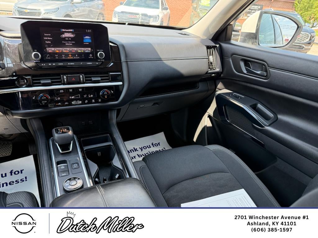 2025 Nissan Pathfinder SV