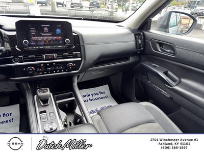 2025 Nissan Pathfinder SV