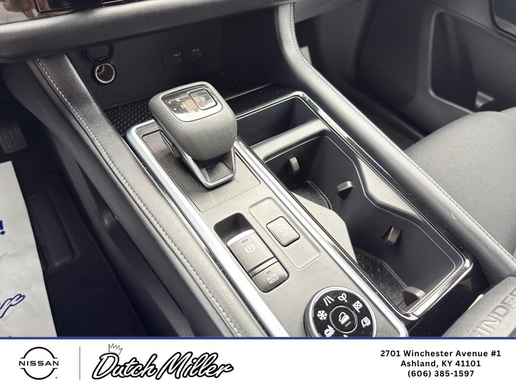 2025 Nissan Pathfinder SV