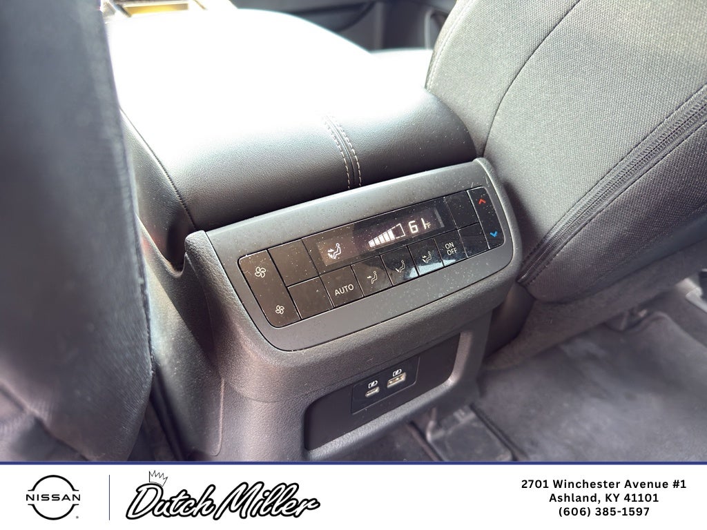 2025 Nissan Pathfinder SV