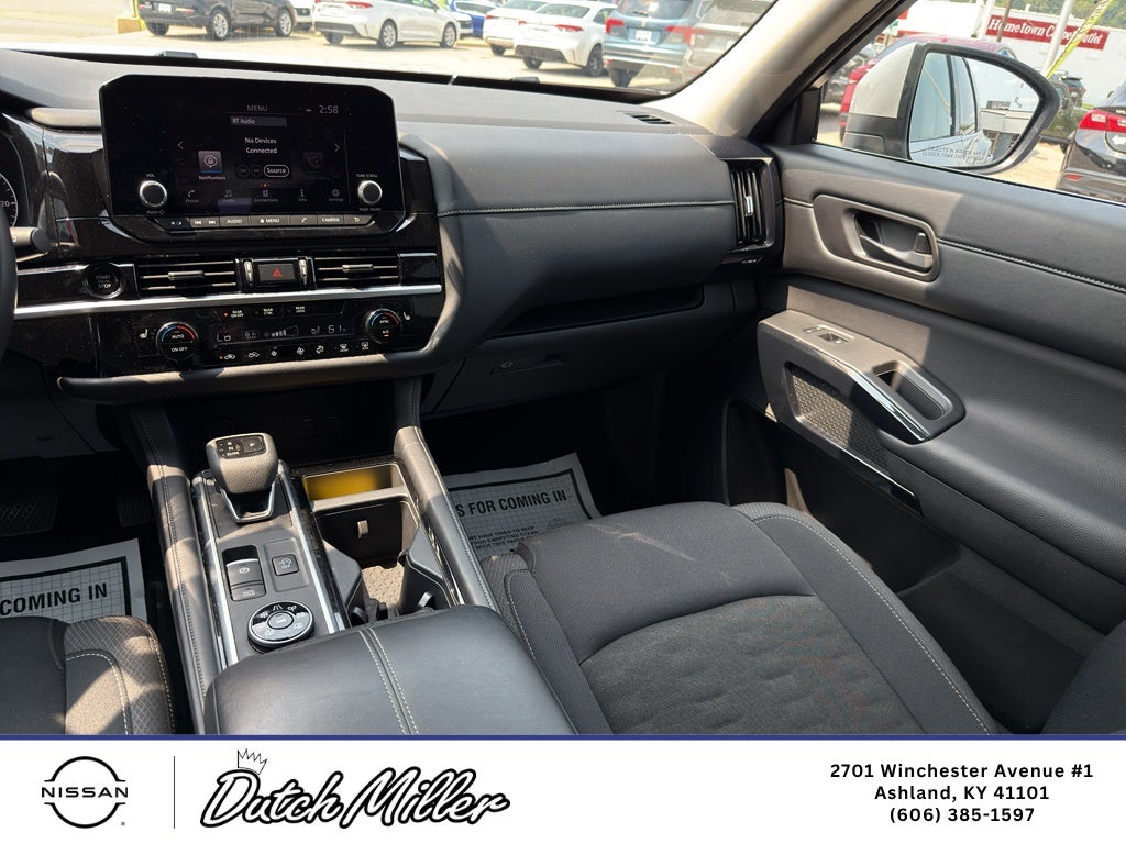 2025 Nissan Pathfinder SV