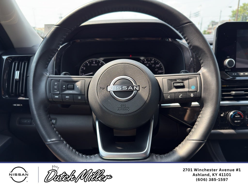 2025 Nissan Pathfinder SV