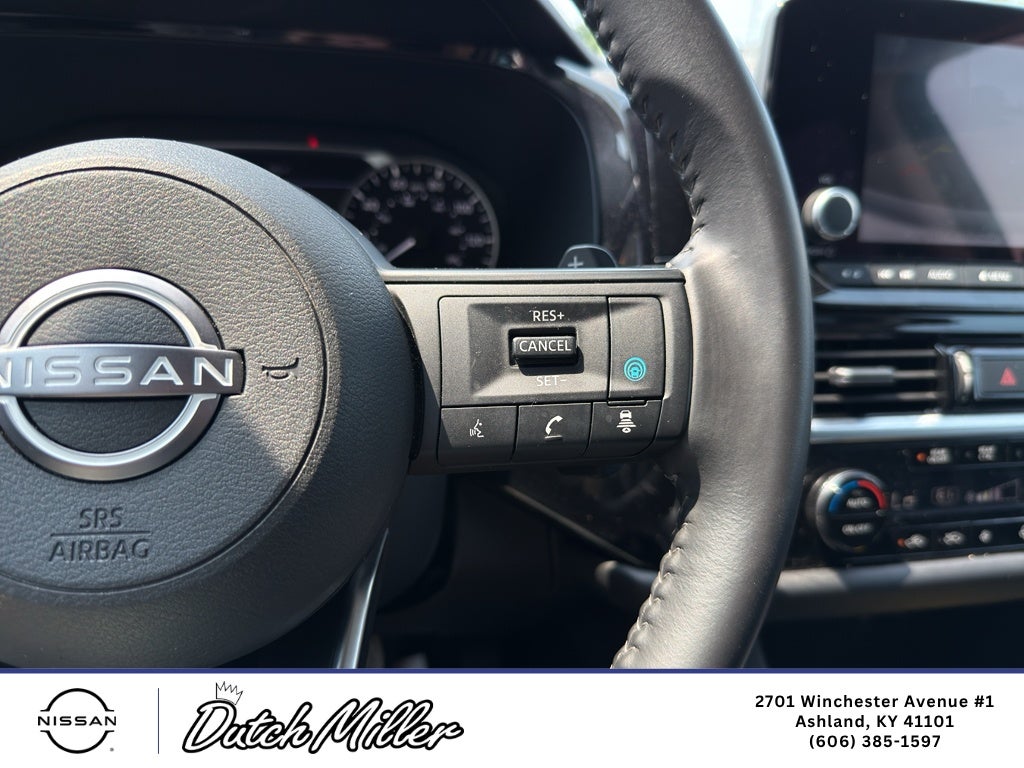 2025 Nissan Pathfinder SV