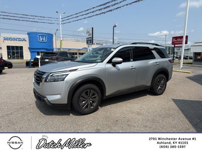2025 Nissan Pathfinder SV