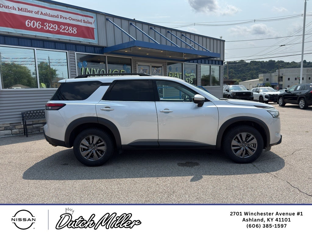 2025 Nissan Pathfinder SV