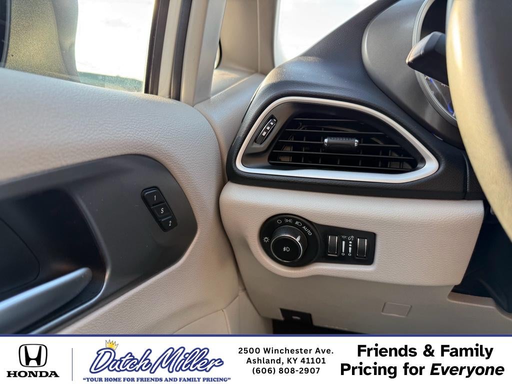 2023 Chrysler Pacifica Touring L