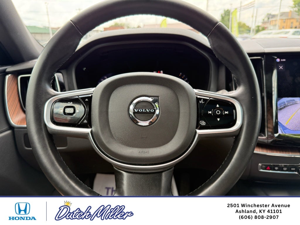 2023 Volvo XC60 Plus Bright Theme