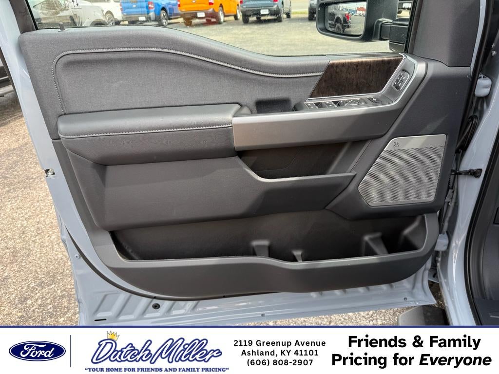 2026 Ford F-350 LARIAT 4WD Crew Cab 8' Box