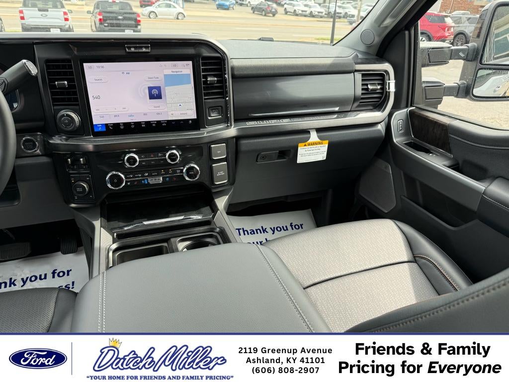 2026 Ford F-350 LARIAT 4WD Crew Cab 8' Box