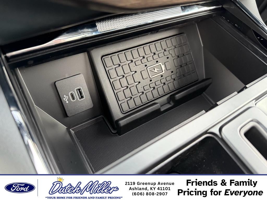 2025 Ford F-150 Lightning LARIAT