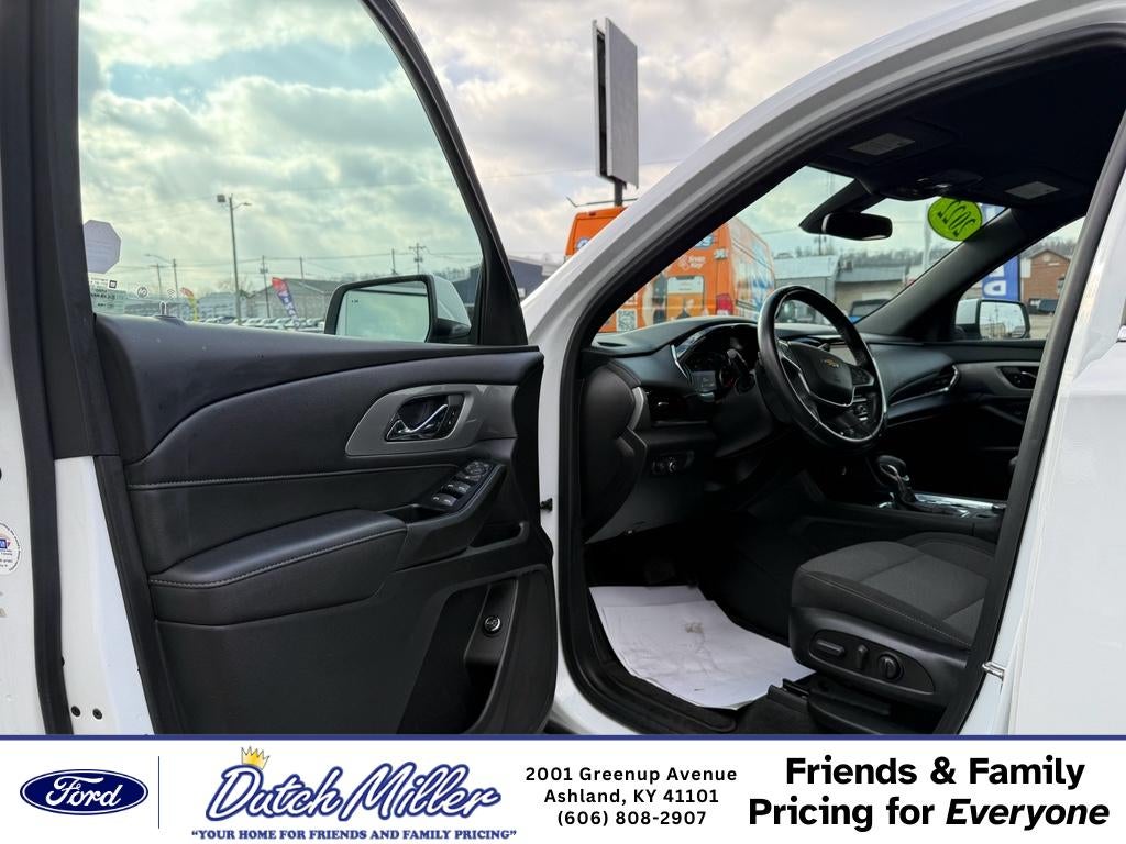 2022 Chevrolet Traverse LT Cloth